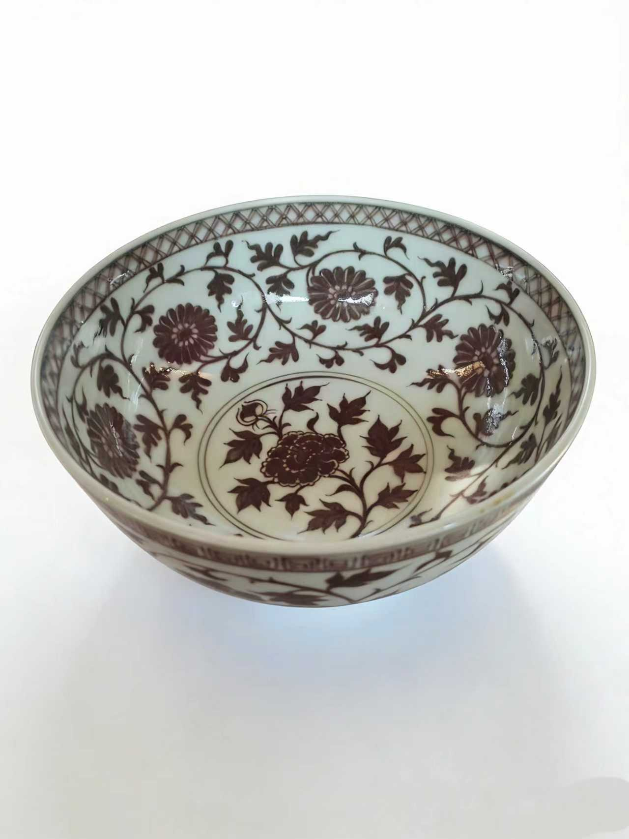 明洪武缠枝连釉里红大碗